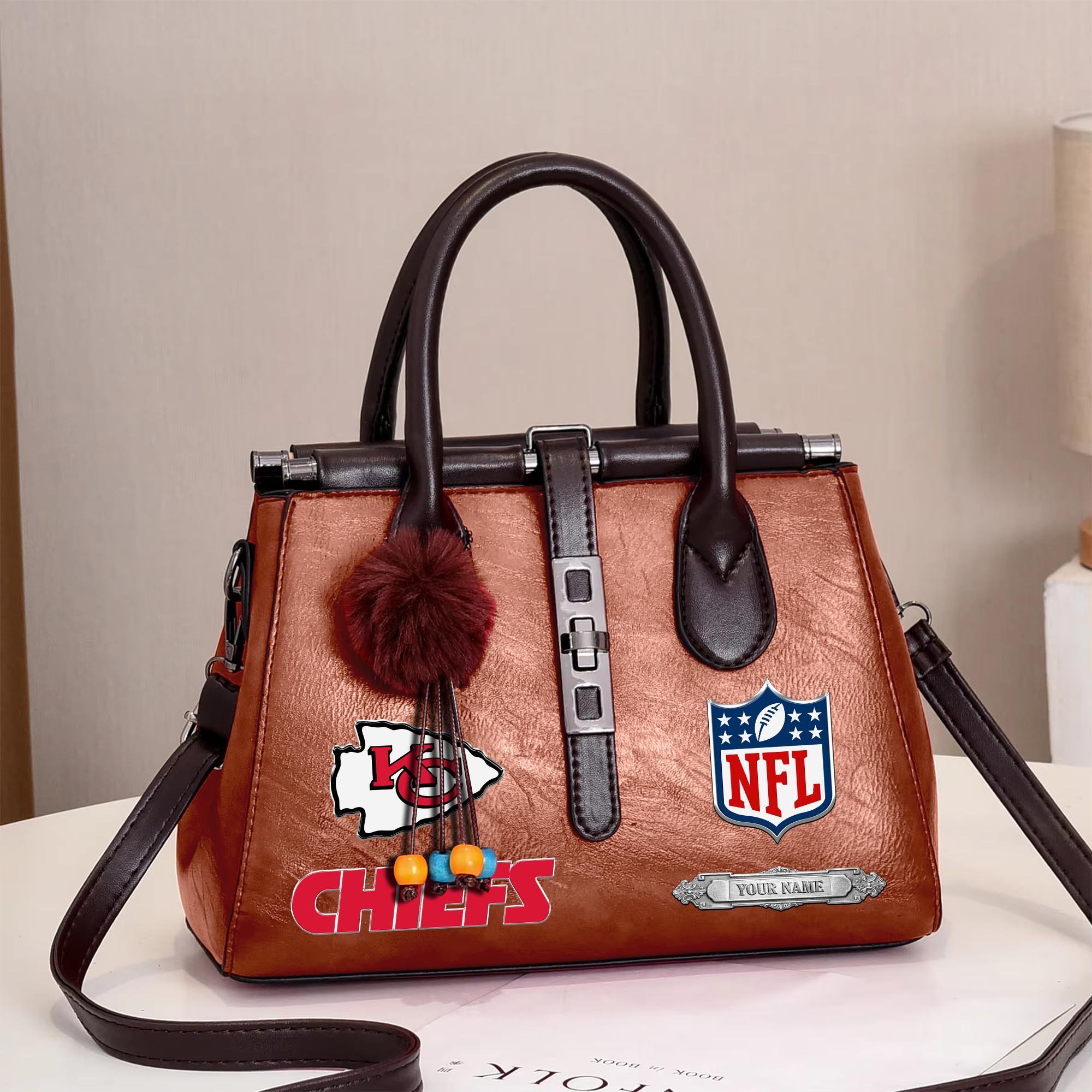 Kansas City Chiefs Deluxe Handbag For Women Custom Your Name 2025 Versions, Sport Handbag Set Large Capacity 3Pcs Patent Leather Tote Bags for Women  EHIVM-05302416N